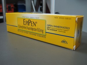 1280px-Epi-Pen_(1)